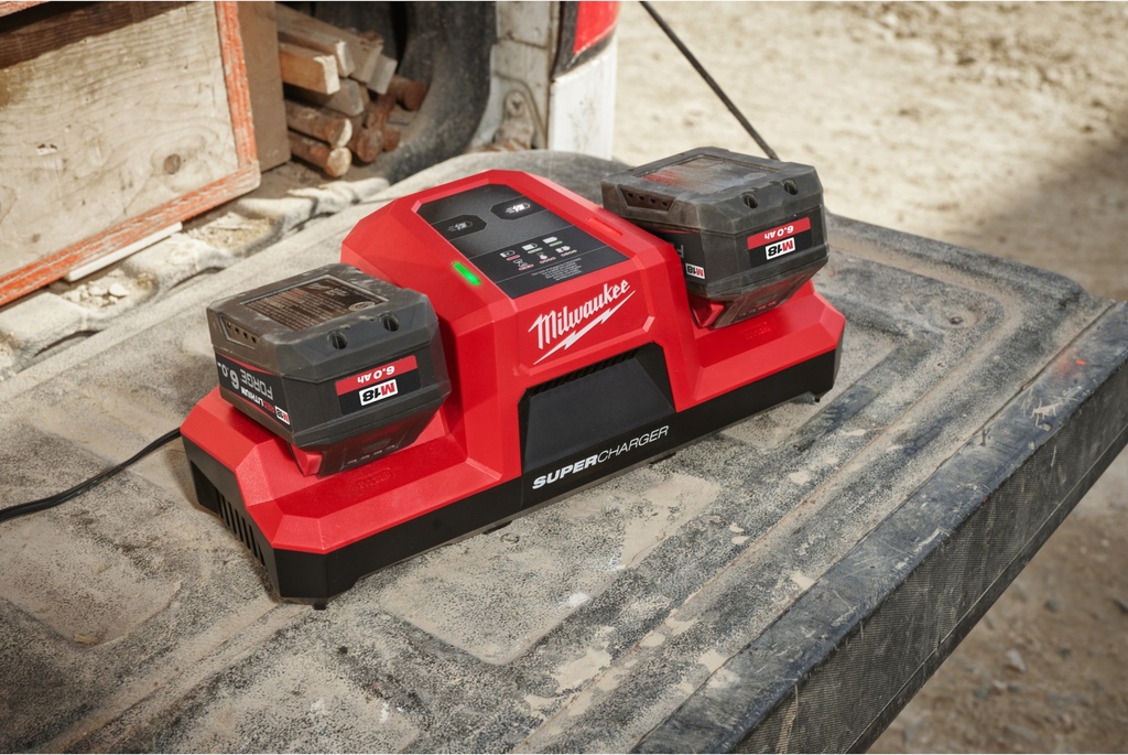 MILWAUKEE M18™ M18 DBSC DUAL BAY SUPERLADER 4932492531
