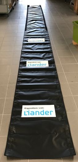 DS a 2st. AFDEKDOEKEN ZWART 750x65cm 2 ZIJDEN 2X KLITTENBAND 3,75cm +1 LOGO'S