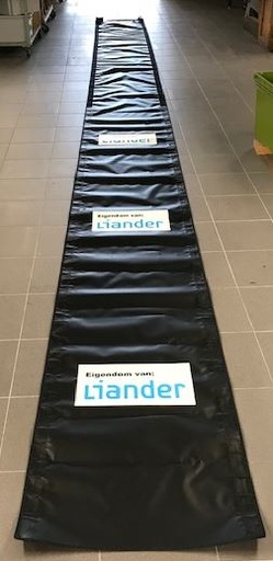 [977001900] DS a 2st. AFDEKDOEKEN ZWART 750x65cm 2 ZIJDEN 2X KLITTENBAND 3,75cm +1 LOGO'S