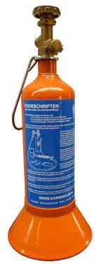 [099000105] KARWEIFLES PROPAAN 1 LTR + AFSLUITER NAADLOOS-AANSL 3/8L UITW.+OPHANGHAAK