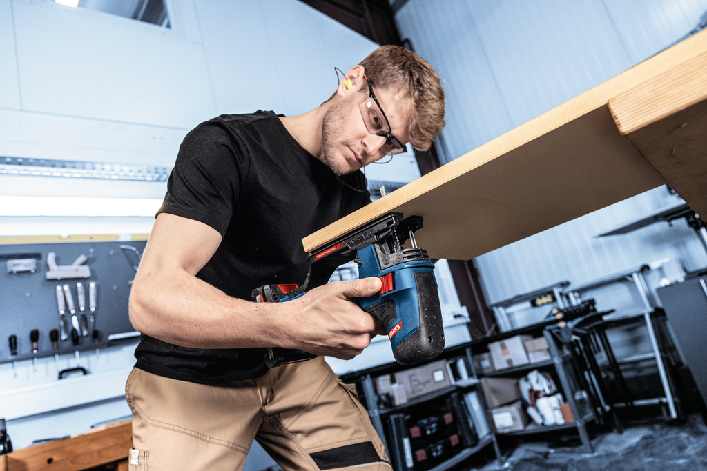 BOSCH EXPERT EXST18V-155S ACCU DECOUPEERZAAGMACHINE SOLO IN L-BOXX