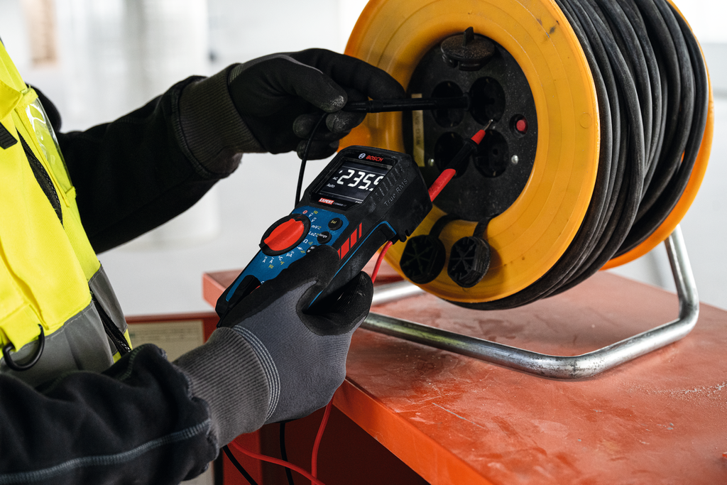 BOSCH EXPERT EXDM600-17 DIGITALE MULTIMETER LCD-DISPLAY RMS CATIII 600V / 10A + TEMPERATUUR METER - 40 TOT + 400 °C