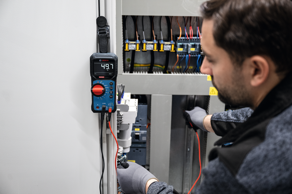 BOSCH EXPERT EXDM600-17 DIGITALE MULTIMETER LCD-DISPLAY RMS CATIII 600V / 10A + TEMPERATUUR METER - 40 TOT + 400 °C