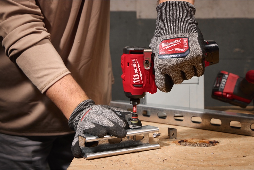 MILWAUKEE M12™ M12 BLIDRC-202C COMPACT SLAGSCHROEVENDRAAIER 1/4'' HEX 124Nm 4933499690