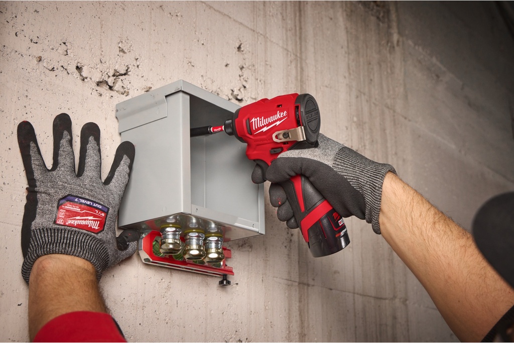 MILWAUKEE M12™ M12 BLIDRC-202C COMPACT SLAGSCHROEVENDRAAIER 1/4'' HEX 124Nm 4933499690