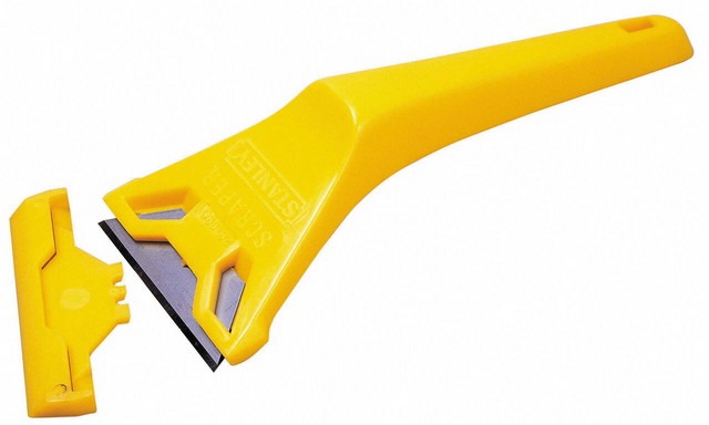 PLASTIC GLASS SCRAPER 28-590
